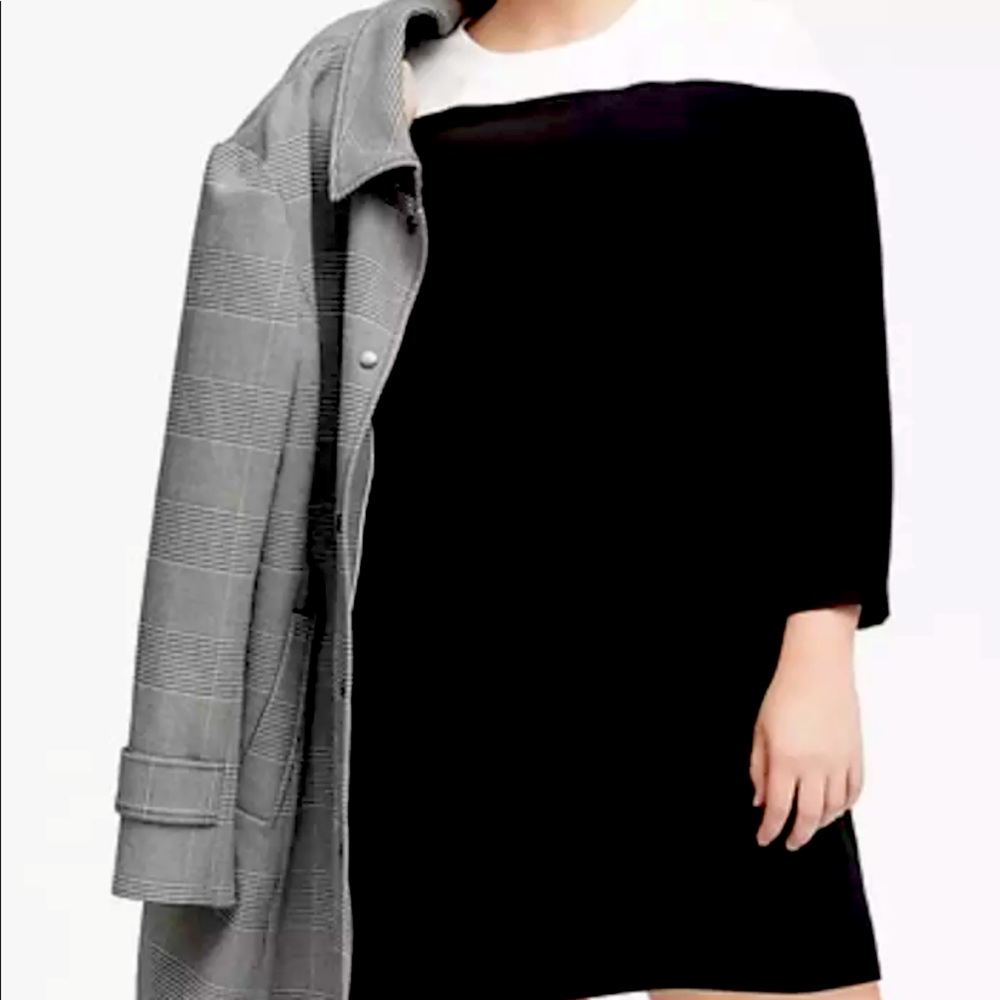 $129 Banana Republic Colorblock Petite Shift dress